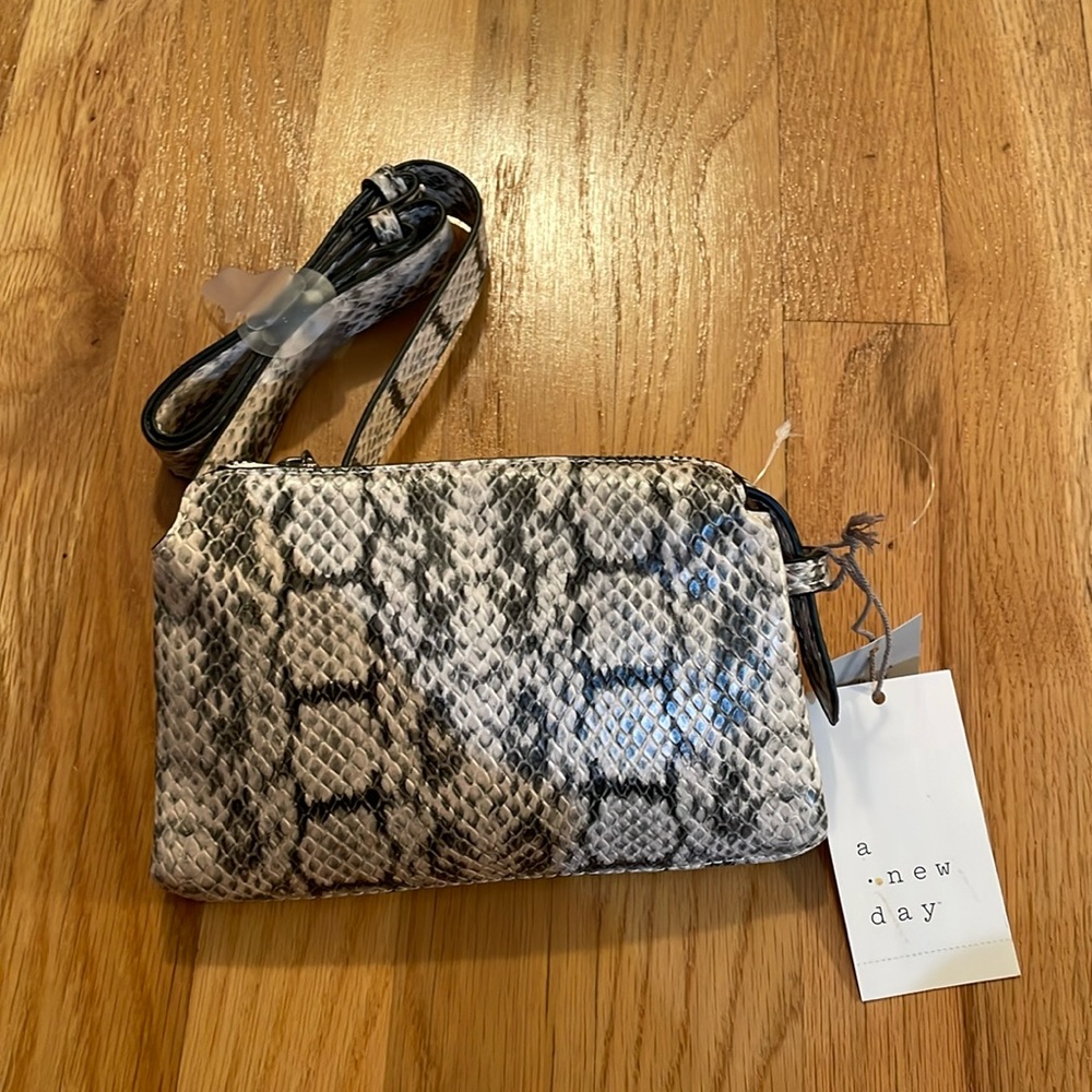 NWT 🐍 Snakeskin Belly Bag